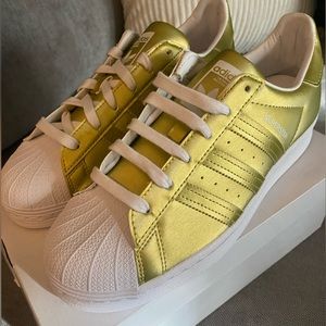 New Adidas Superstar Gold Shoes - Size 8